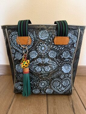 Consuela Chica Tote – Besos Print | Black Floral | Includes Tassel Charm